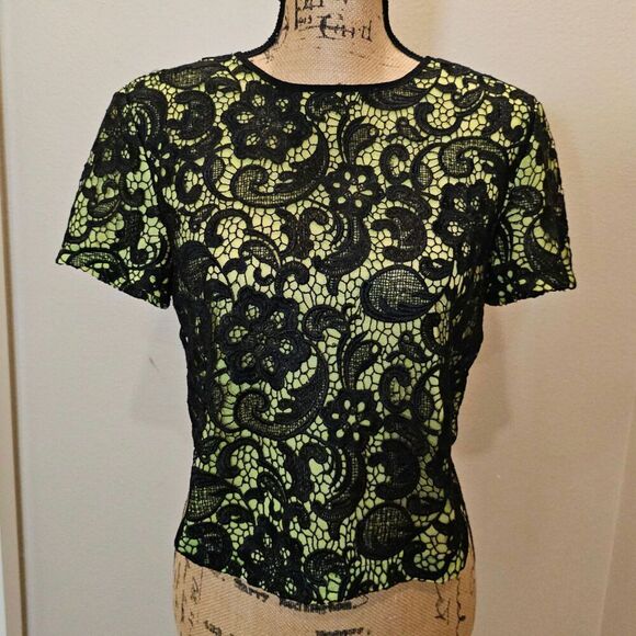 NWOT Endless Rose Cropped Lace Overlay Top with 3 squares on the back Sice Small - Picture 1 of 4